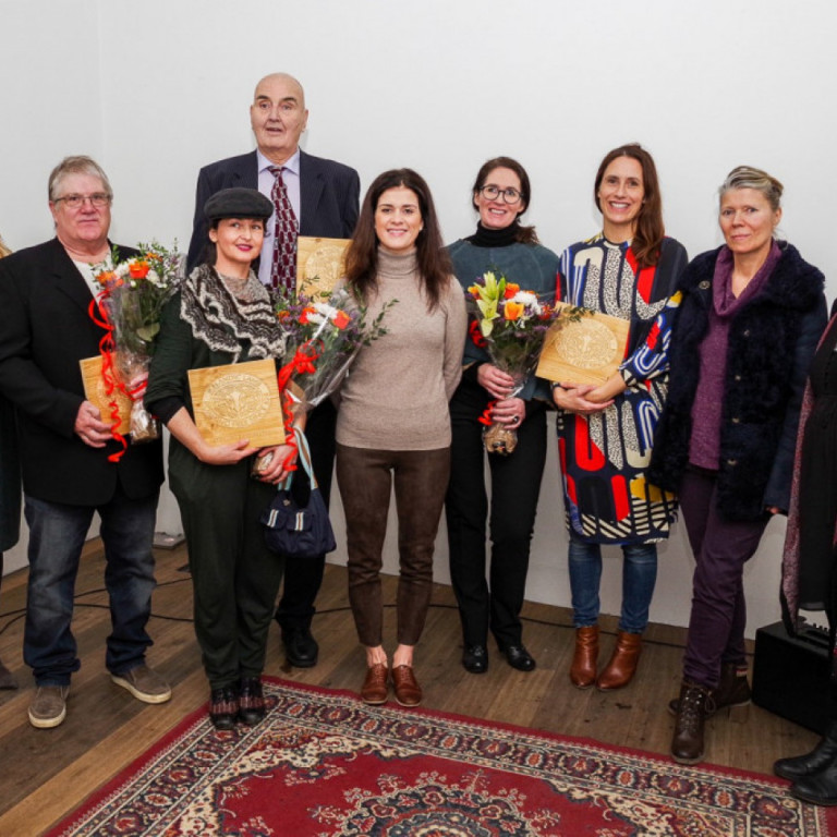 Handhafar viðurkenninga ásamt ráðherra, Ninju Ómarsdóttur verkefnastjóra og Sunnevu Hafsteinsdóttur sem var í dómnefnd.