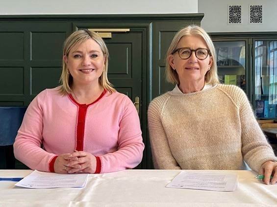 Lilja Alfreðsdóttir menningar- og viðskiptaráðherra og Sunneva Hafsteinsdóttir framkvæmdastjóri Hand…